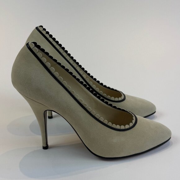 Limited Edition Salvatore Ferragamo White and Black Trim Pumps, Size 39 EU - Picture 5 of 16